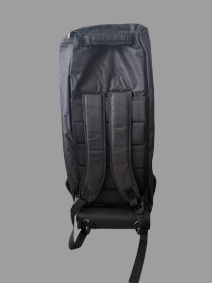 DS Sports Kit Bag with wheels - Image 2
